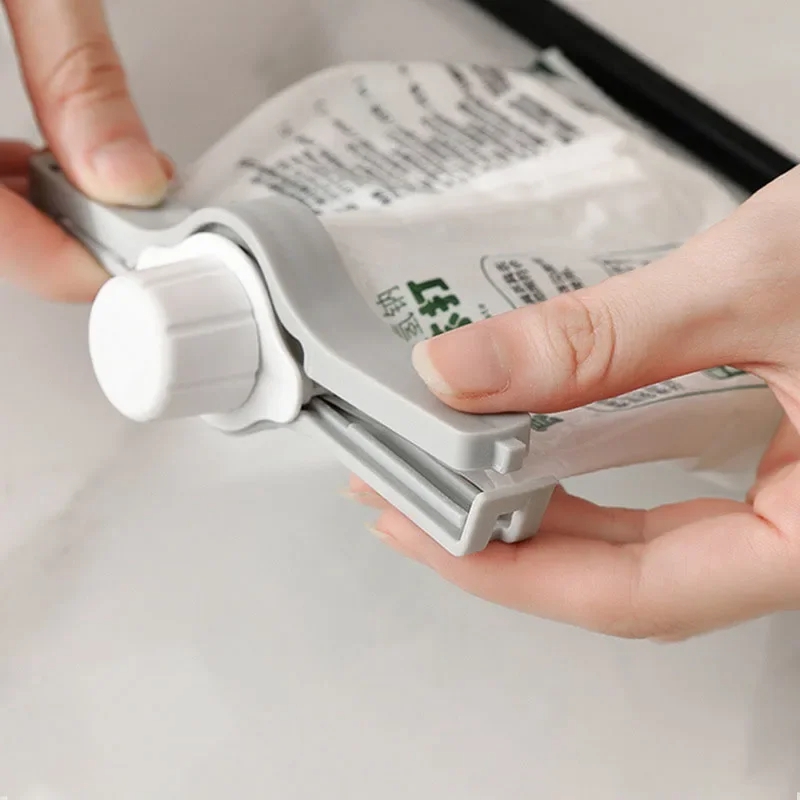 مشابك أكياس لحفظ الطعام والوجب - مراجعة Food Storage Roll Bags وسعره